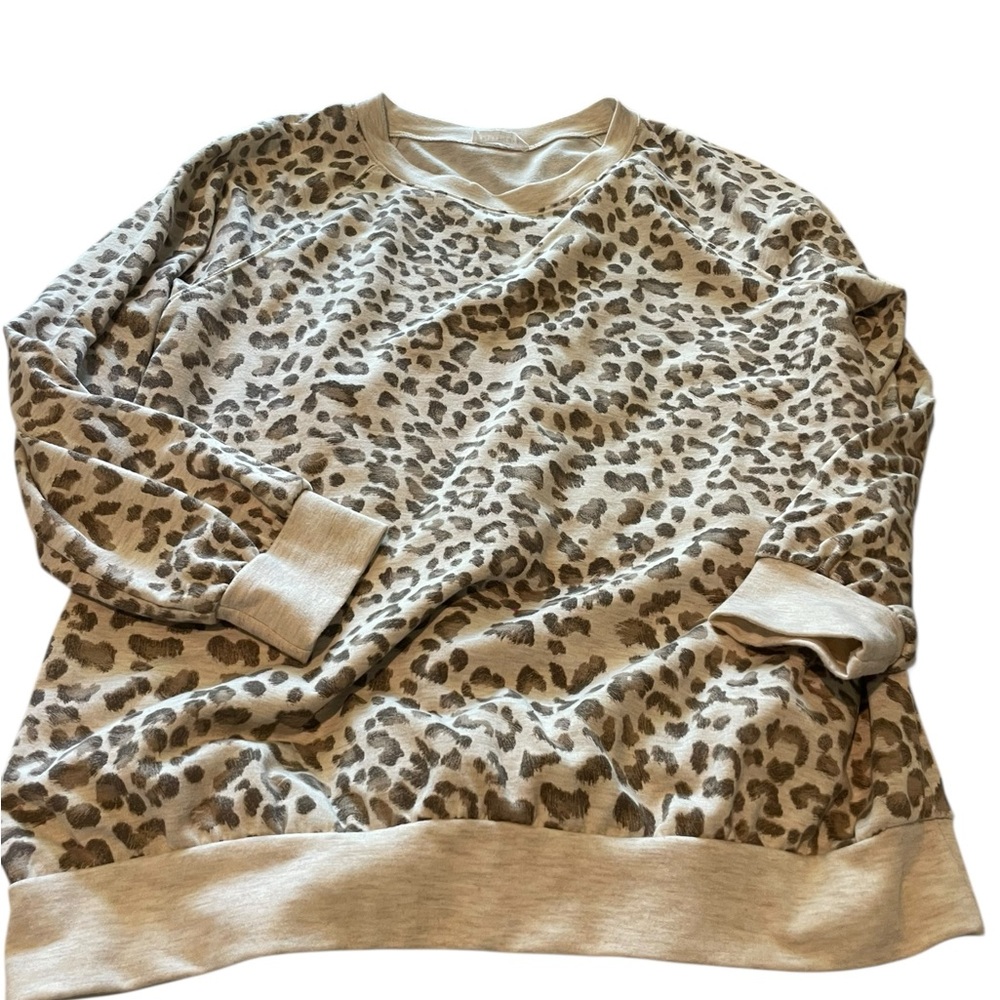 Kim Rogers Leopard Print Crewneck Sweatshirt in Taupe and Brown size M